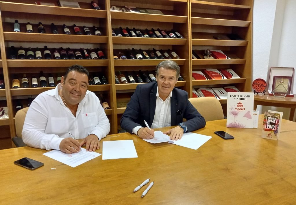 Firma del convenio con el municipio de Navas del Rey