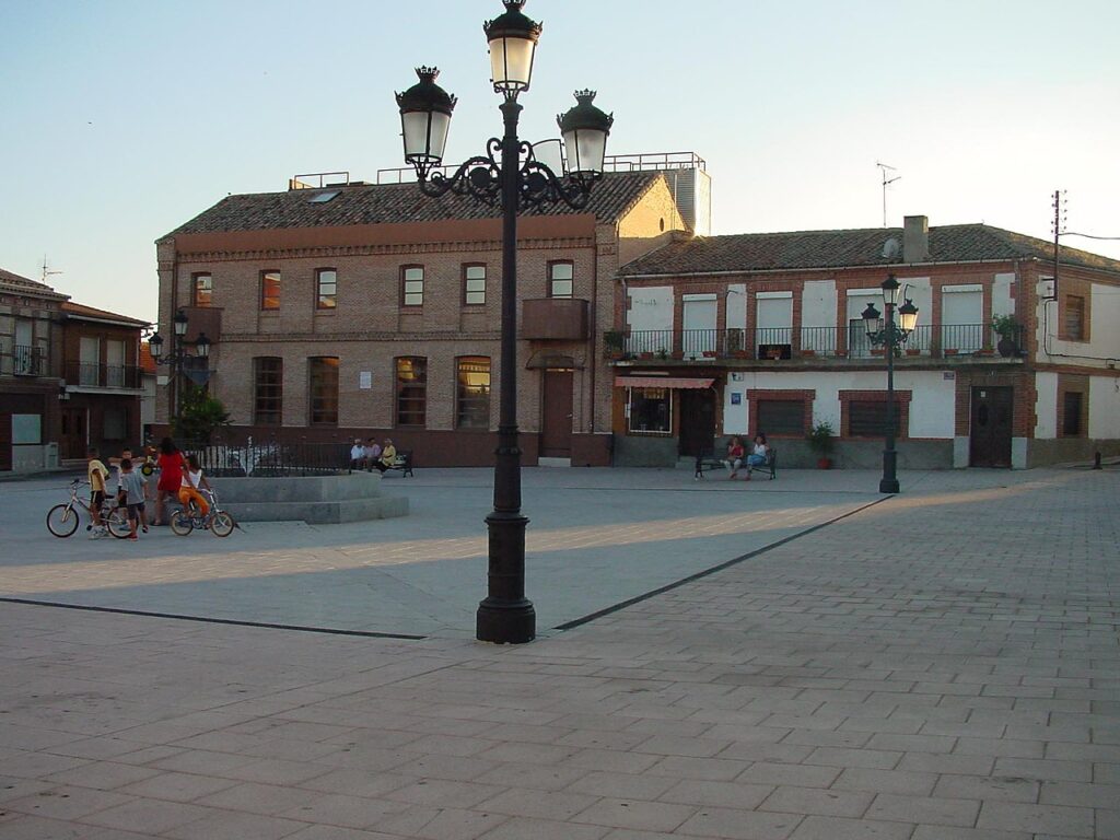 Imagen de la Plaza de España de Villamanta